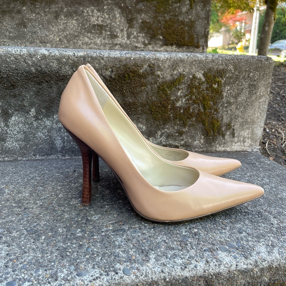 Guess camel stacked heel stilettos. Size 8.5. In good condition. - Picture 3 of 6